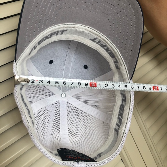 🎉🎉NWT Flexfit Cap - Picture 8 of 9